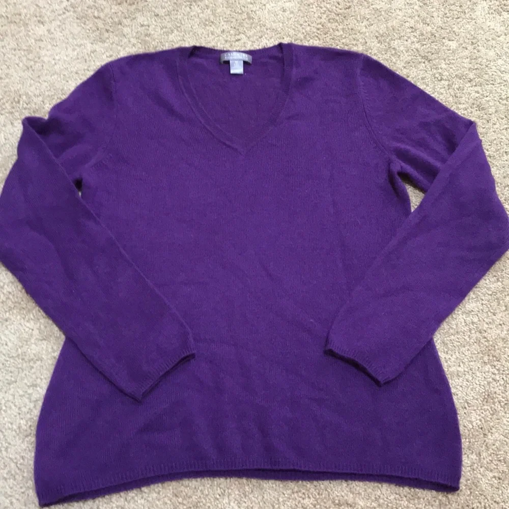 Charter club medium V neck cashmere sweater - Picture 5 of 8